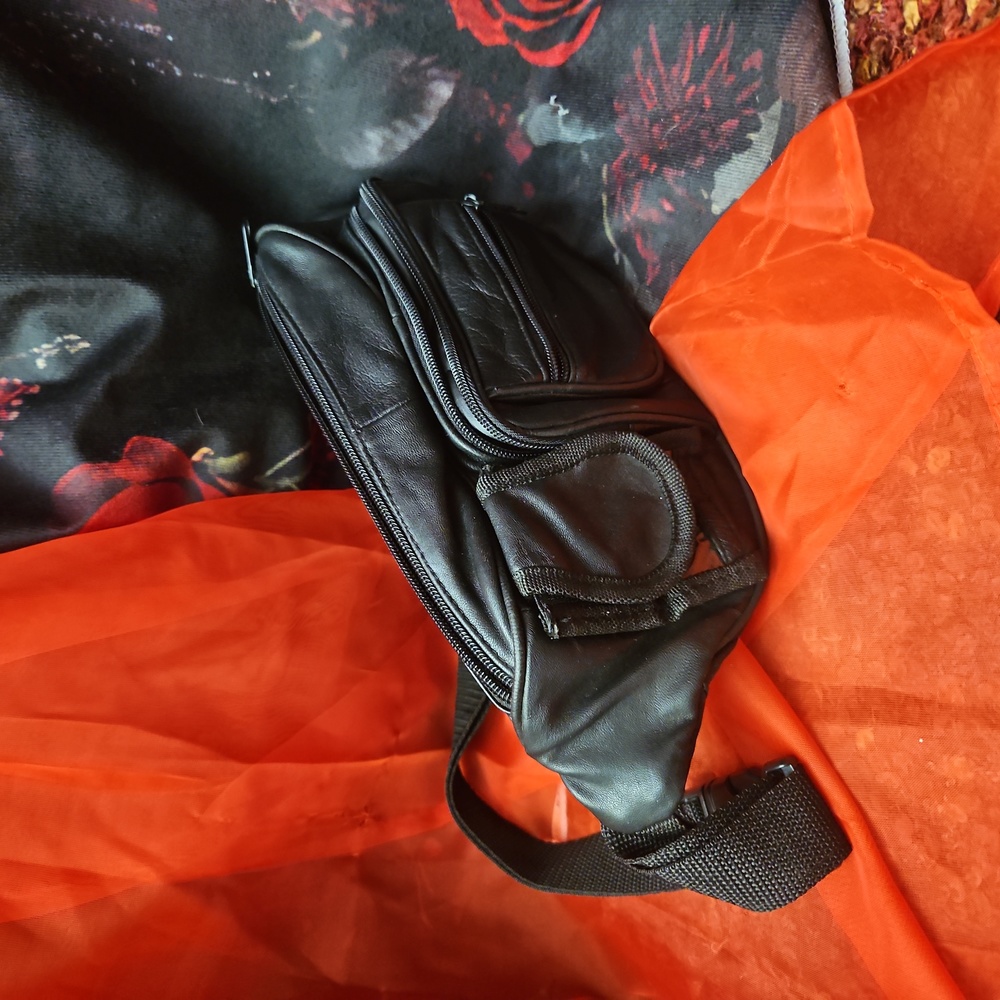 Fany pack vintage black